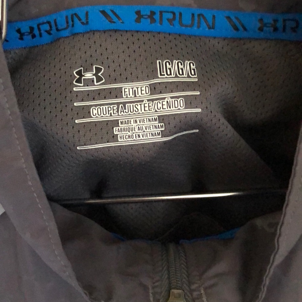 Under Armor Large Running Rain Jacket - image 3